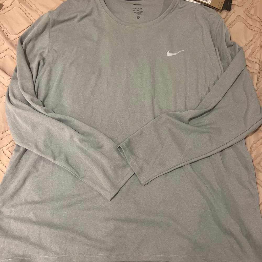 Nike Men's Soft Gray Long Sleeve Tee